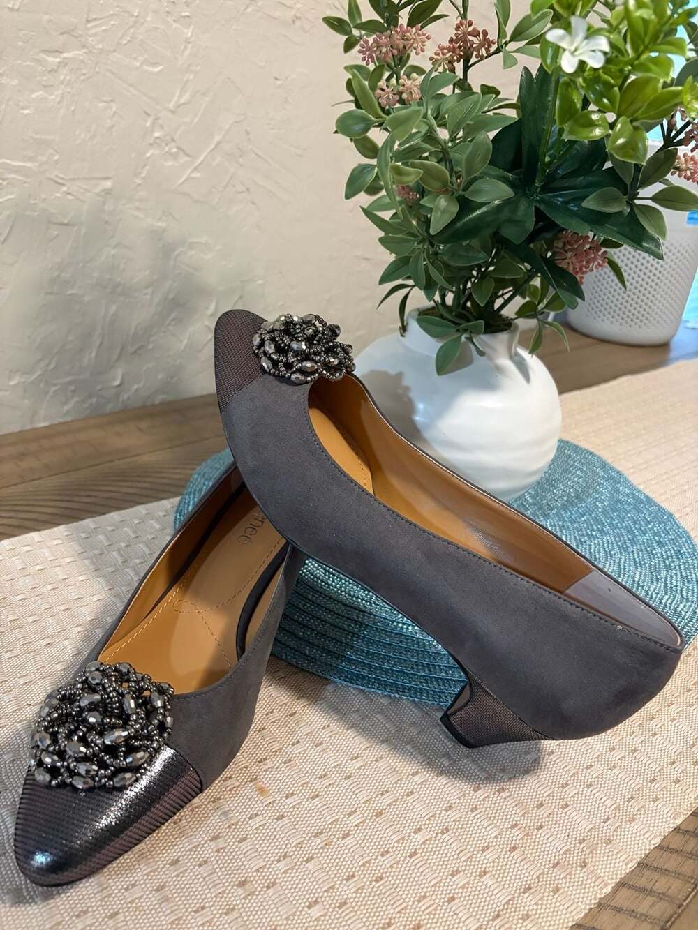 J. Renee Women’s Grey Suede Beaded Cluster Low Heel Pumps Size 11M